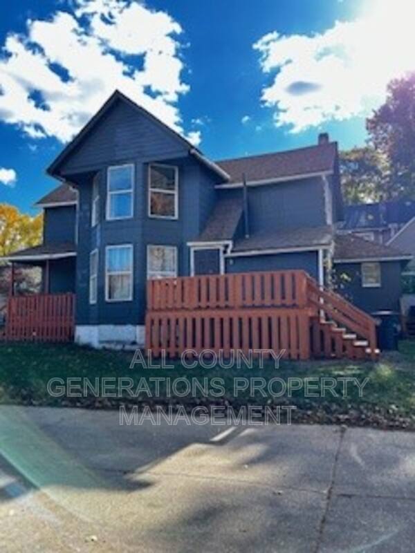 Apartment for rent at 778 Yale St, Akron, OH 44311