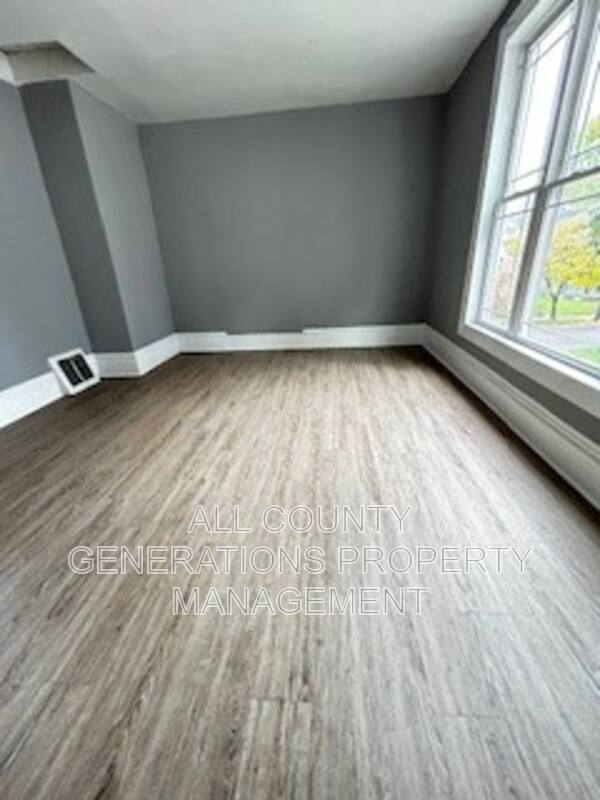 Apartment for rent at 778 Yale St, Akron, OH 44311