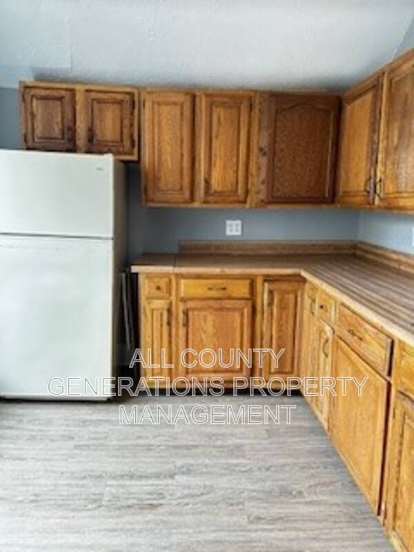Apartment for rent at 778 Yale St, Akron, OH 44311