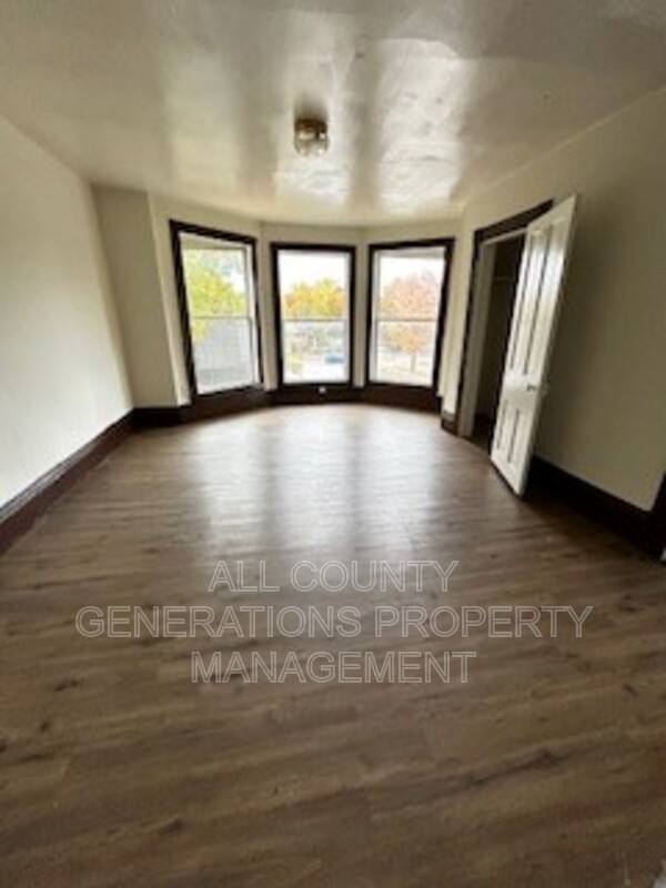 Apartment for rent at 778 Yale St, Akron, OH 44311