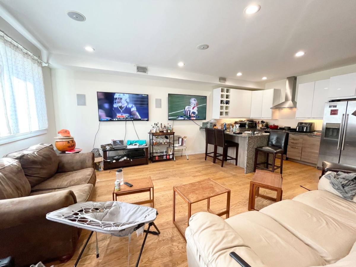 Apartment for rent at 275 Dorchesterrr St, South Boston, MA 02127