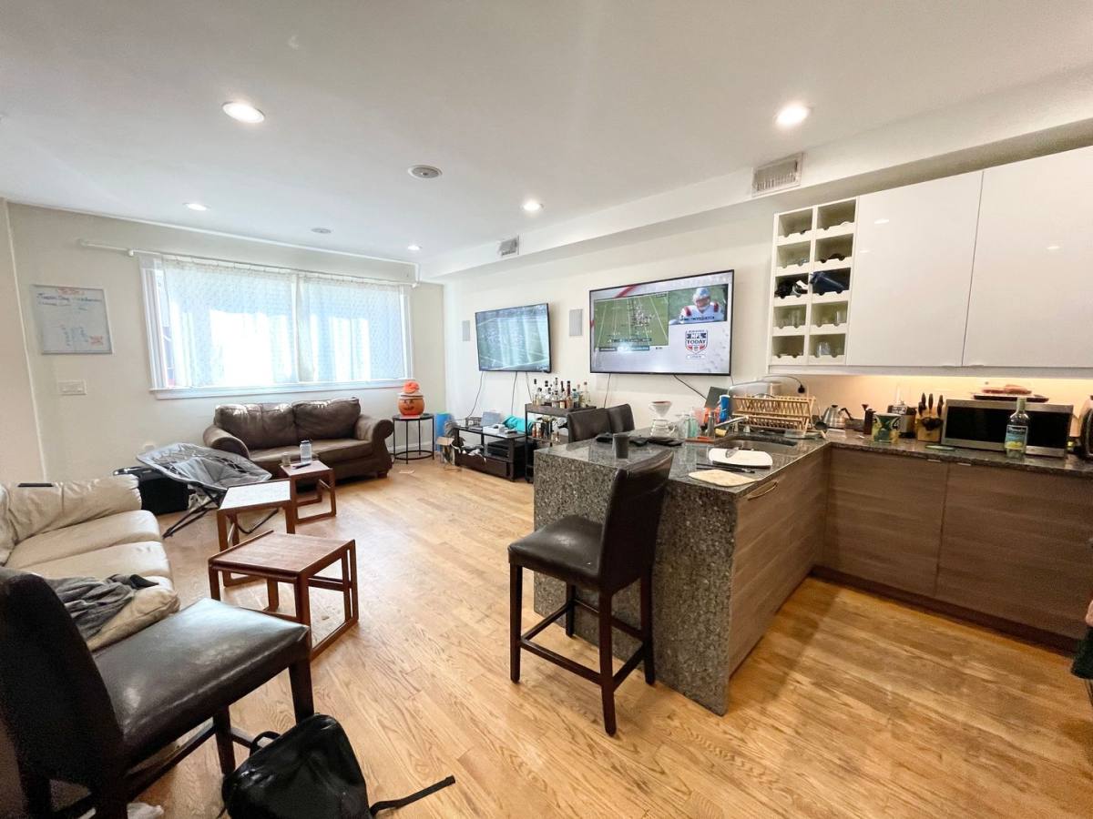Apartment for rent at 275 Dorchesterrr St, South Boston, MA 02127