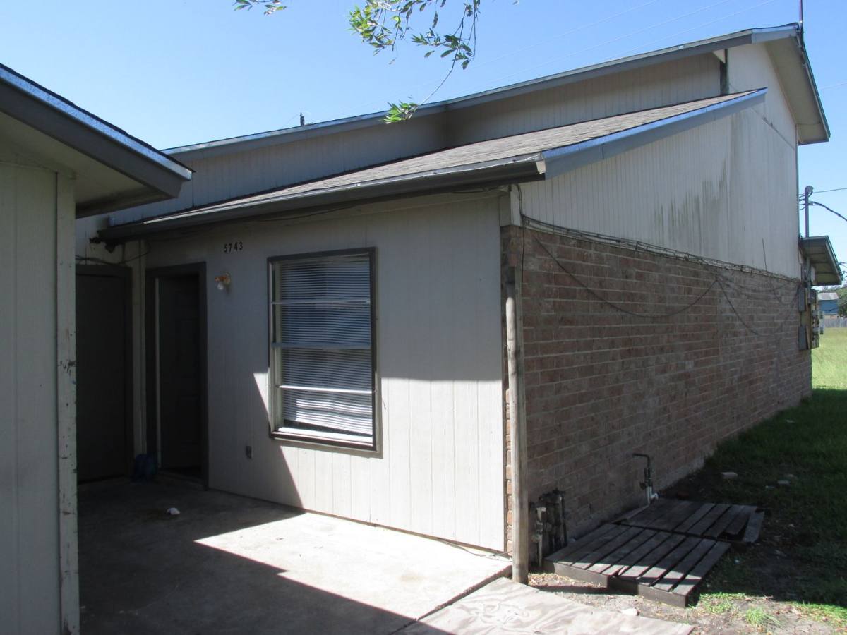 Townhouse for rent at 5735 Crestmore, Corpus Christi, TX 78415