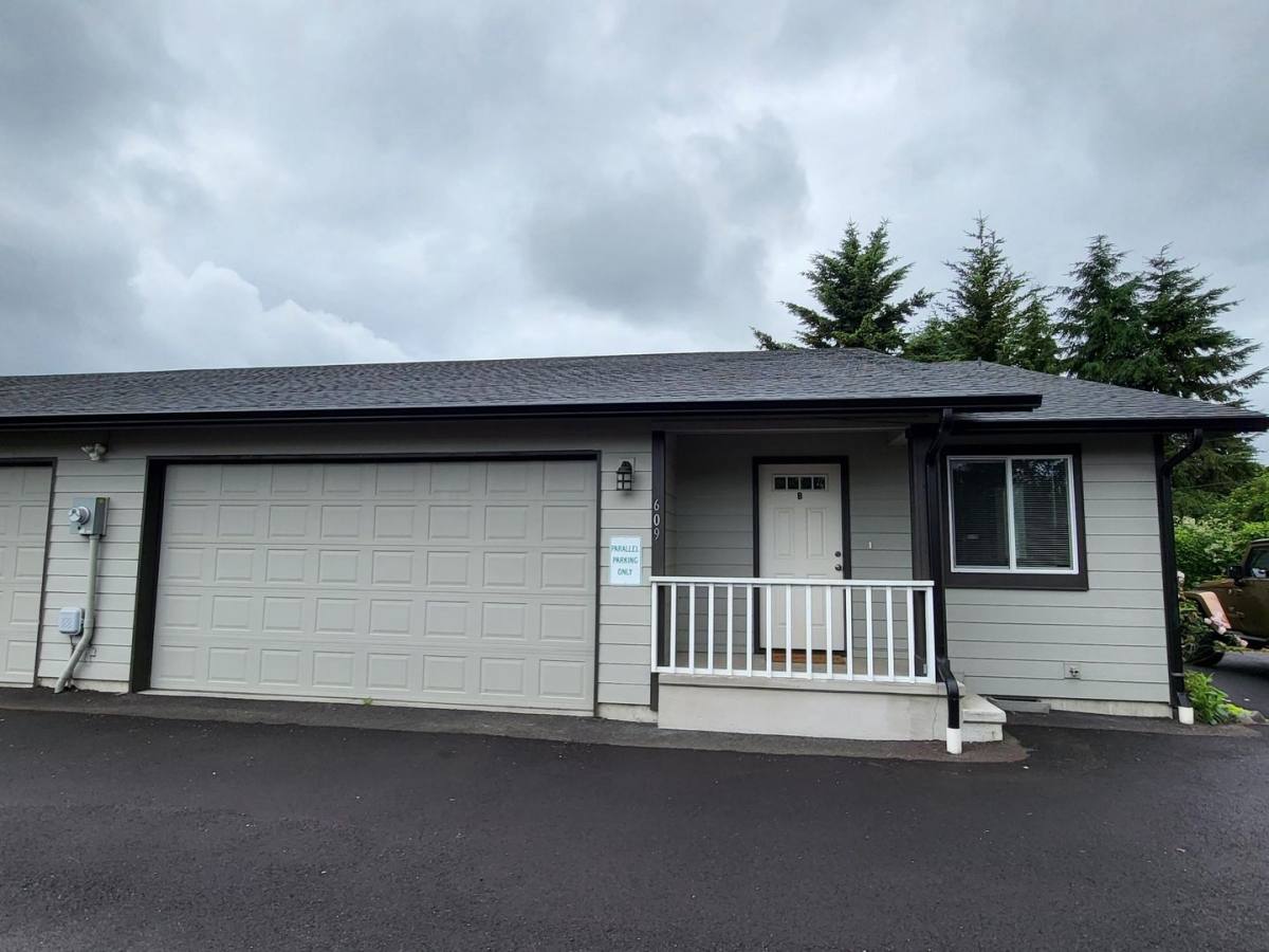 Townhouse for rent at 609 S Washington Ave, Centralia, WA 98531