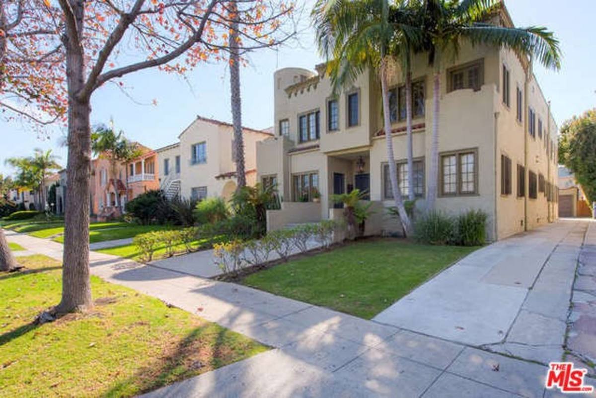 Apartment for rent at 6284-6286 Commodore Sloat Dr, Los Angeles, CA 90048