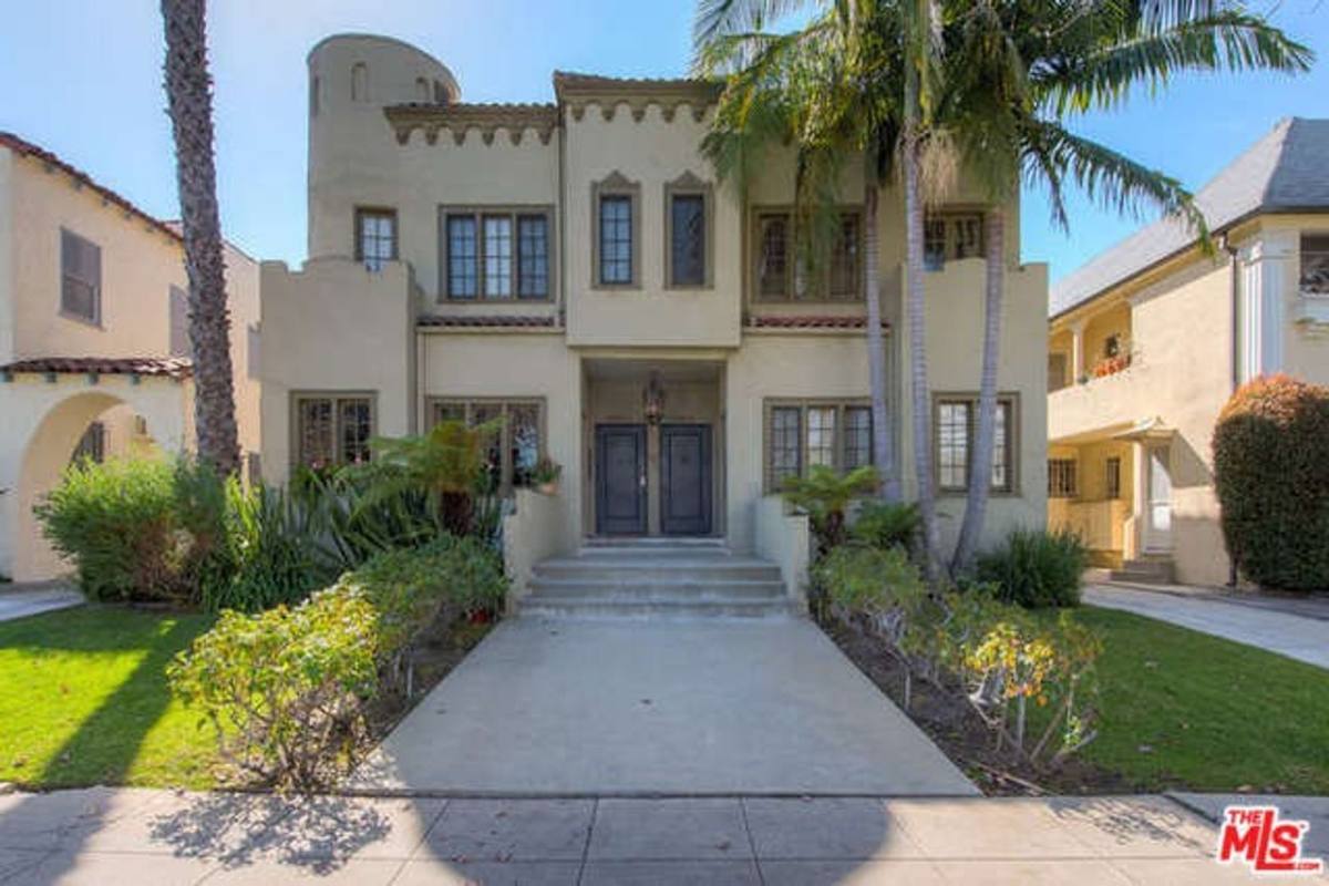 Apartment for rent at 6284-6286 Commodore Sloat Dr, Los Angeles, CA 90048