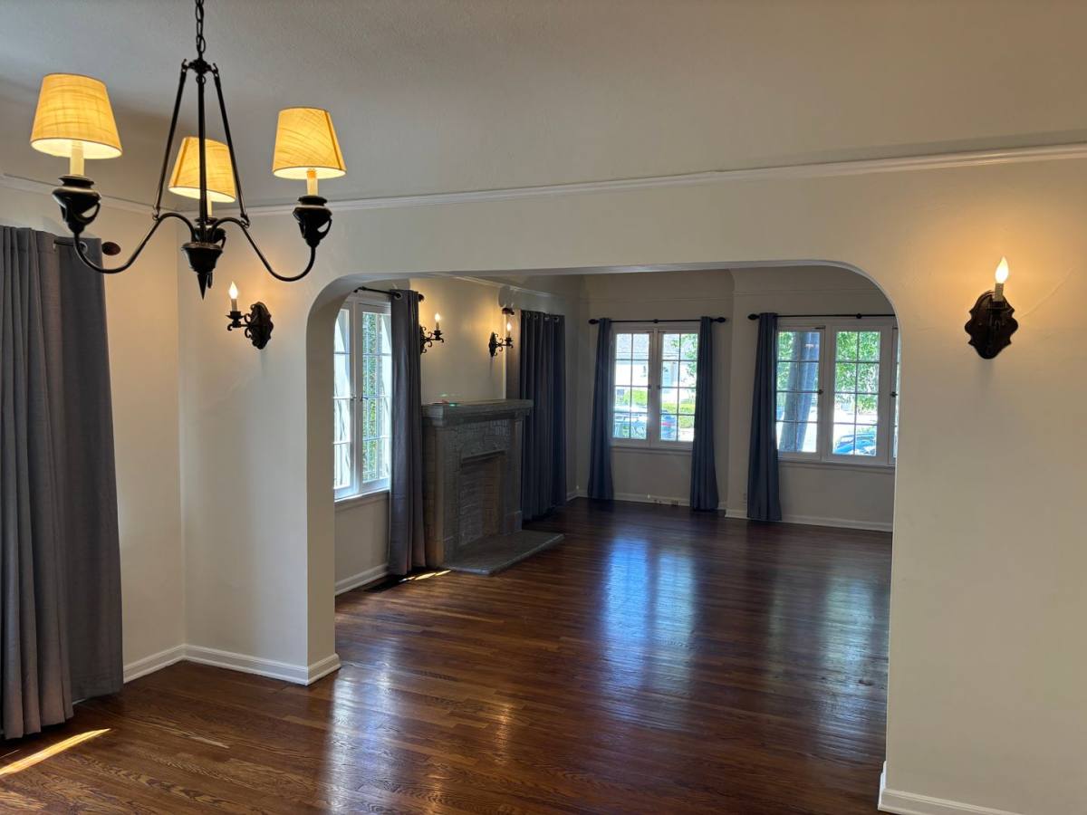 Apartment for rent at 6284-6286 Commodore Sloat Dr, Los Angeles, CA 90048