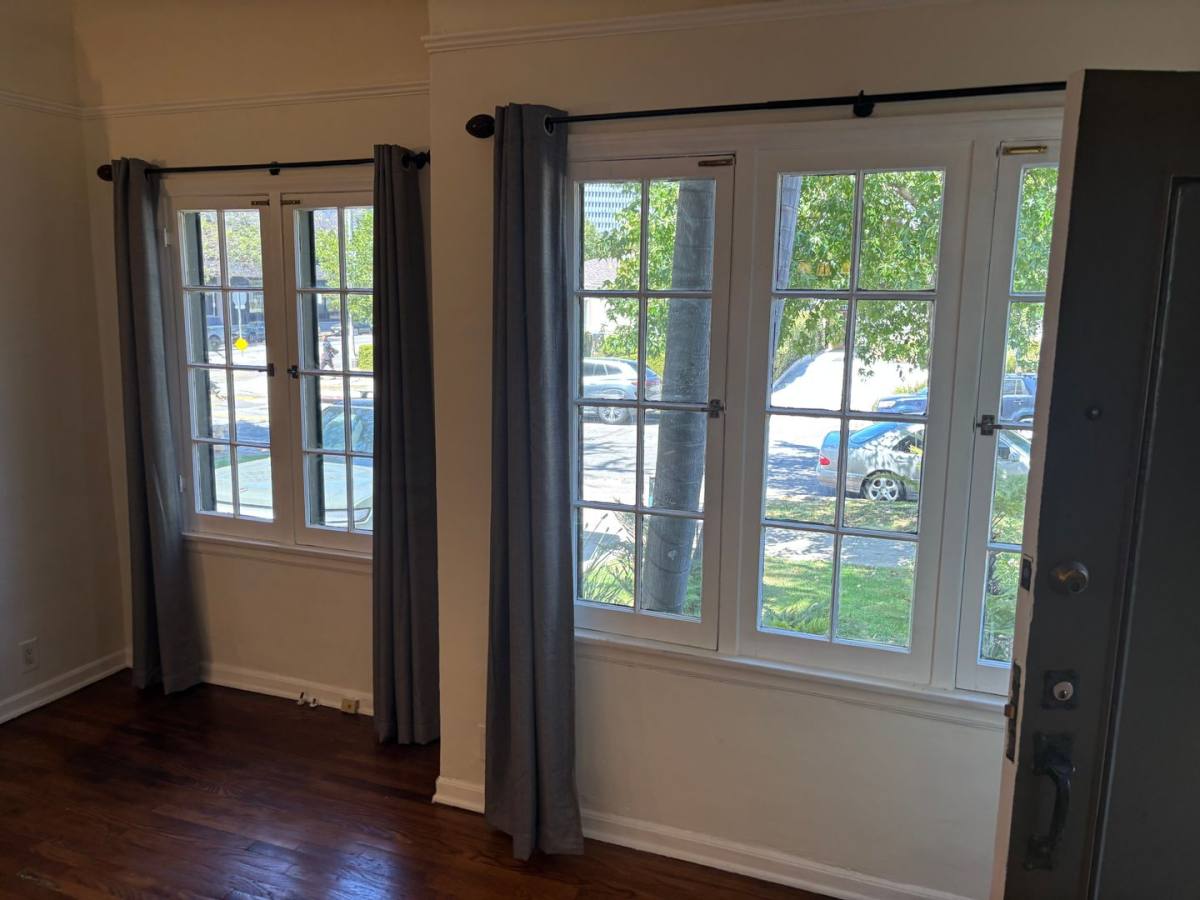 Apartment for rent at 6284-6286 Commodore Sloat Dr, Los Angeles, CA 90048