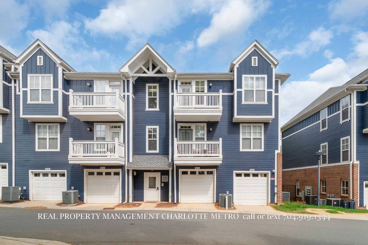 House for rent at 1630 Walnut View Dr, Charlotte, NC 28208