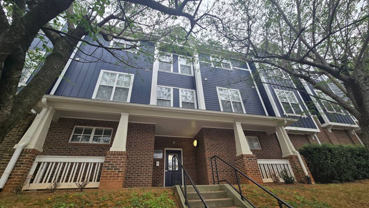 House for rent at 1630 Walnut View Dr, Charlotte, NC 28208