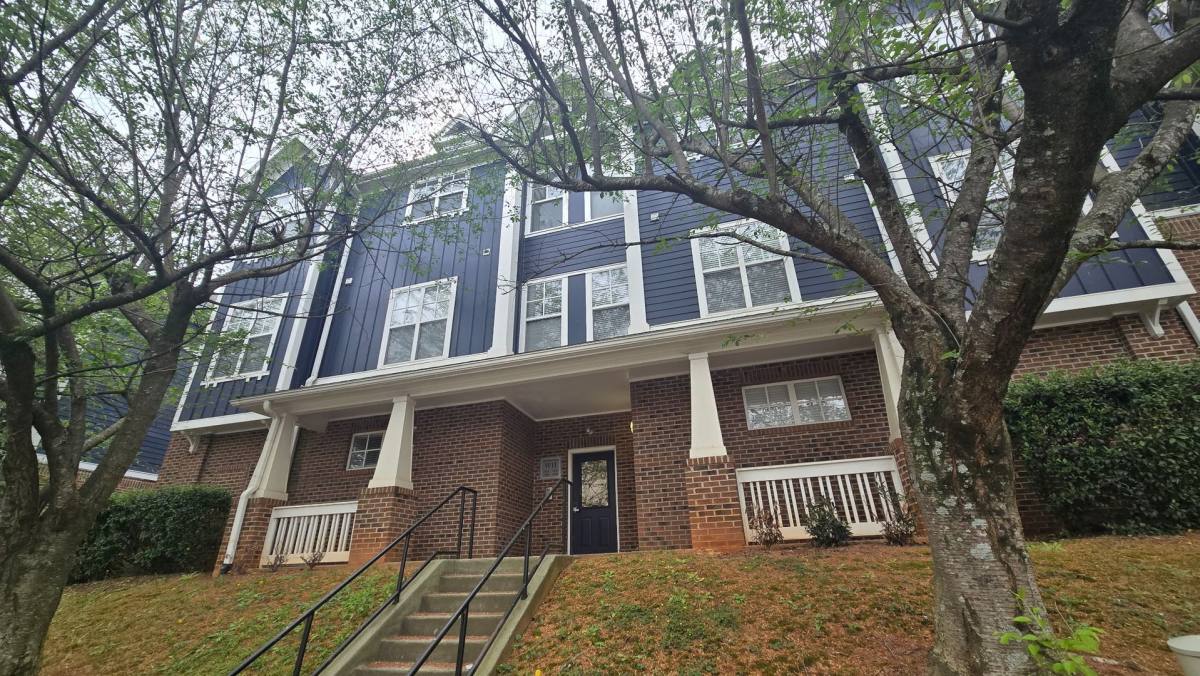 House for rent at 1630 Walnut View Dr, Charlotte, NC 28208