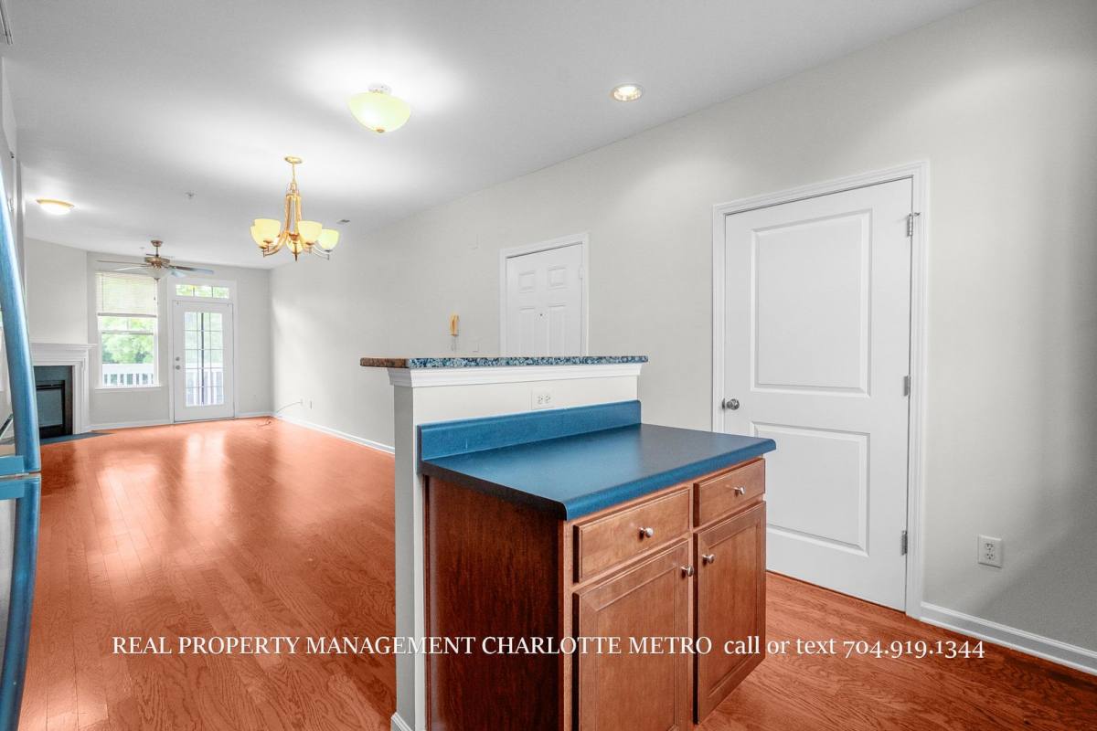 House for rent at 1630 Walnut View Dr, Charlotte, NC 28208