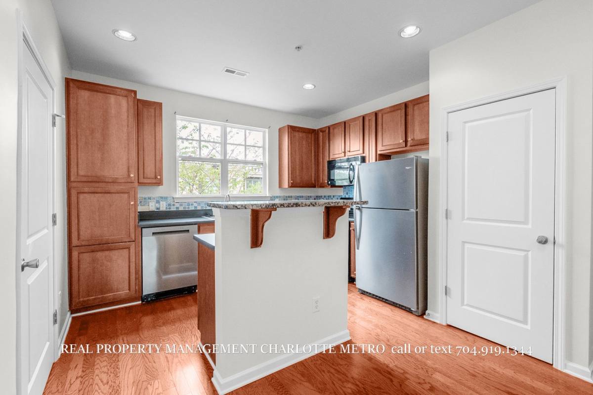 House for rent at 1630 Walnut View Dr, Charlotte, NC 28208