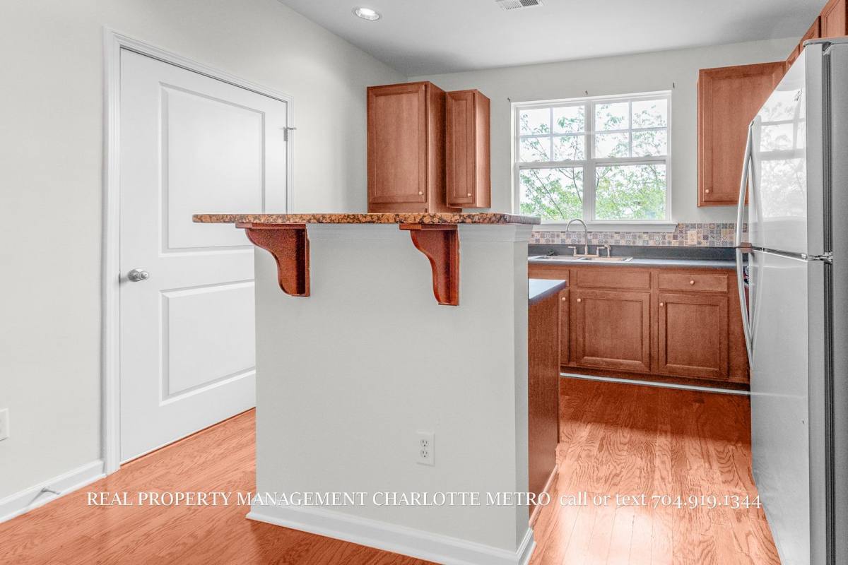 House for rent at 1630 Walnut View Dr, Charlotte, NC 28208