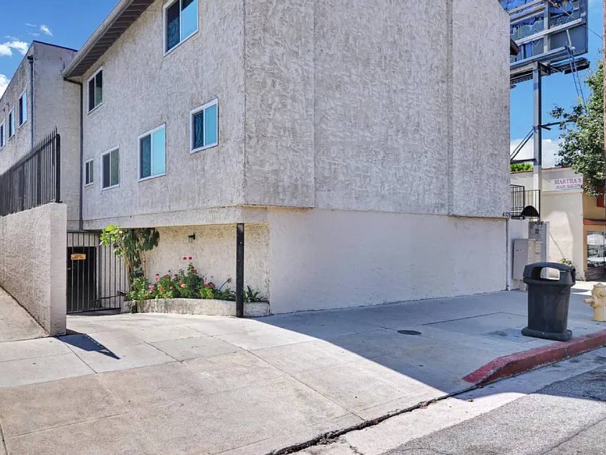 Townhouse for rent at 4526 Eagle Rock Blvd, Los Angeles, CA 90041