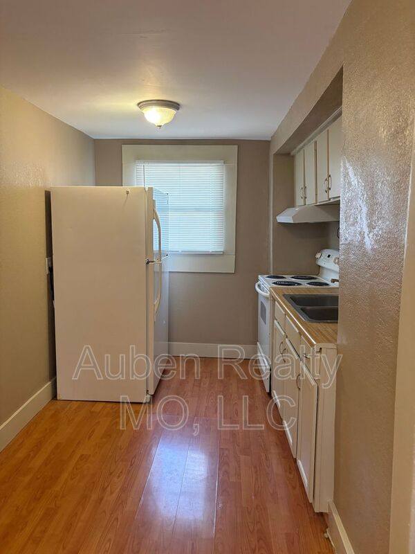 Apartment for rent at 3808 Wyandotte St #1, Kansas City, MO 64111