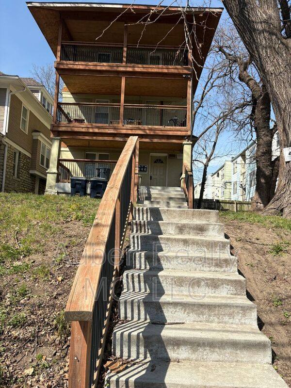 Apartment for rent at 3808 Wyandotte St #1, Kansas City, MO 64111