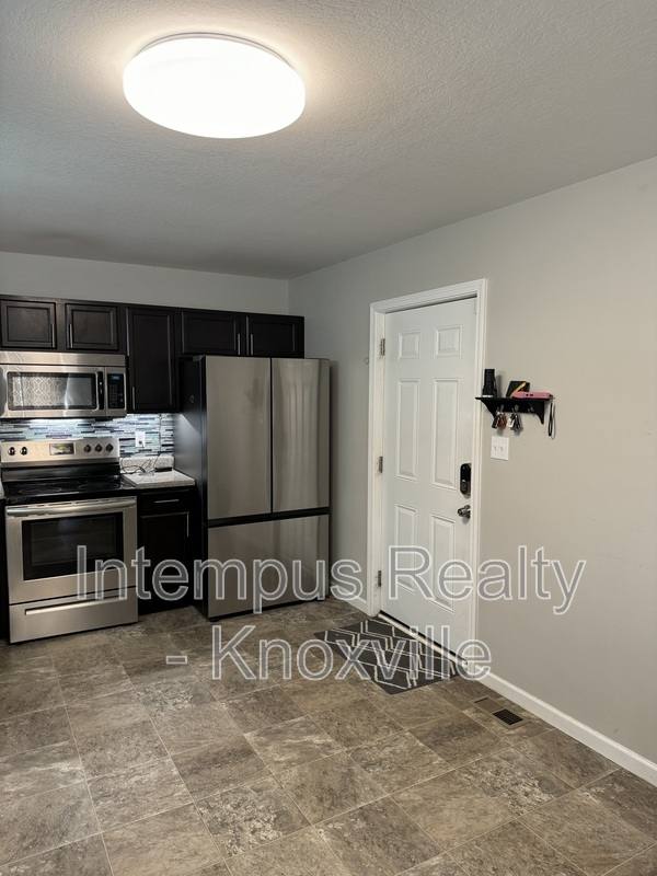 2419 E Glenwood Ave, Knoxville, TN 37917 - House for Rent - Image 9