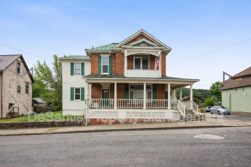 Apartment for rent at 708 E High St #3, Waynesburg, PA 15370