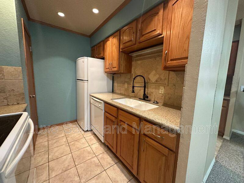 Apartment for rent at 6060 NW Expressway #C, Oklahoma City, OK 73132