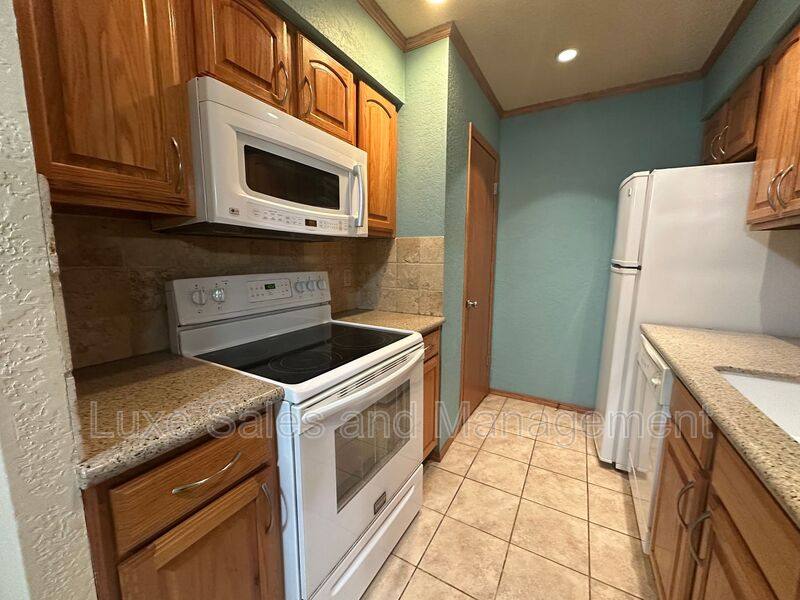 Apartment for rent at 6060 NW Expressway #C, Oklahoma City, OK 73132