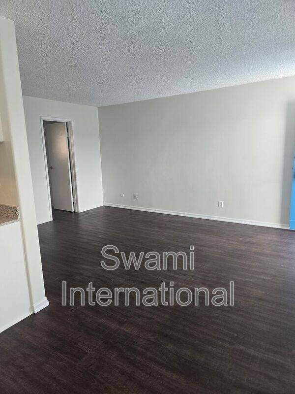 Apartment for rent at 308 W Queen St #12, Inglewood, CA 90301