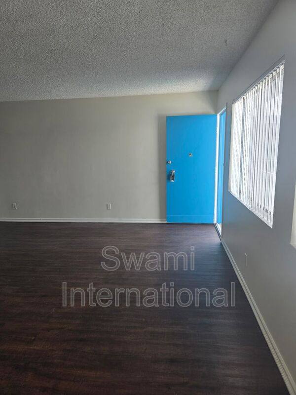 Apartment for rent at 308 W Queen St #12, Inglewood, CA 90301