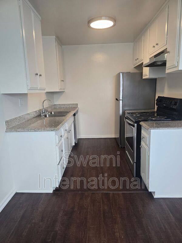 Apartment for rent at 308 W Queen St #12, Inglewood, CA 90301