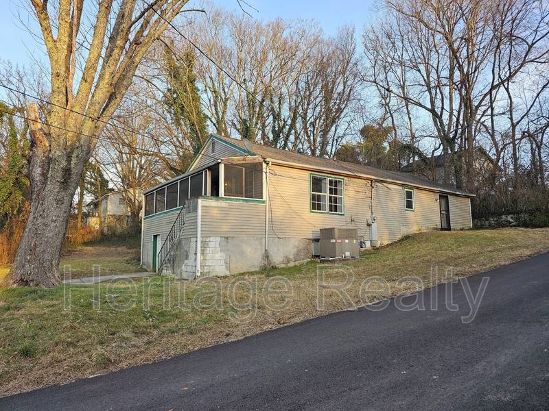 House for rent at 2400 Center Ave, Knoxville, TN 37915