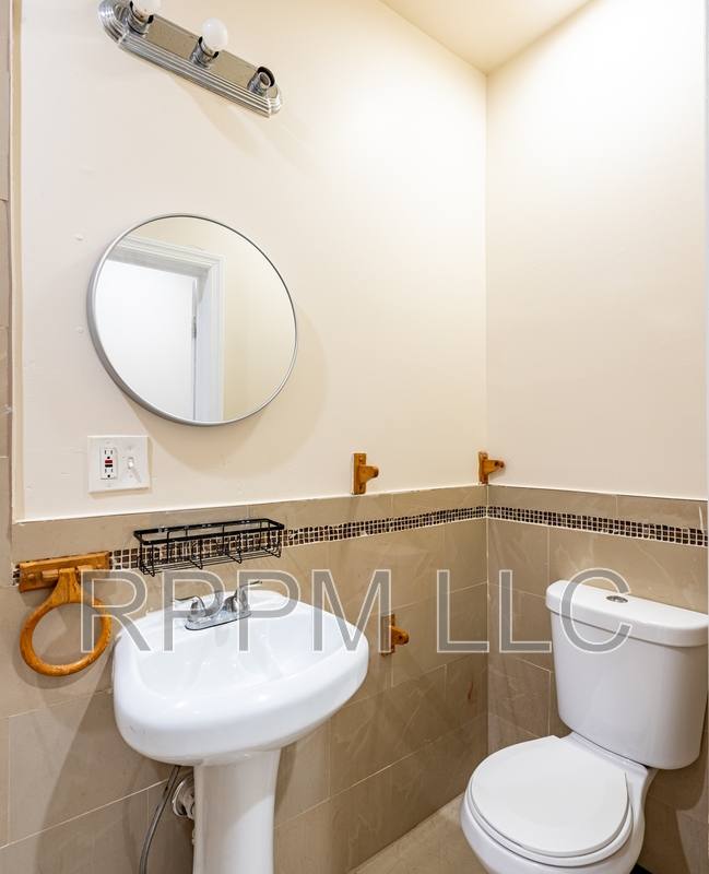Apartment for rent at 467 Hawthorne Ave #2, Newark, NJ 07112