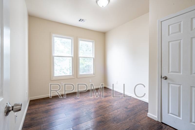 Apartment for rent at 467 Hawthorne Ave #2, Newark, NJ 07112