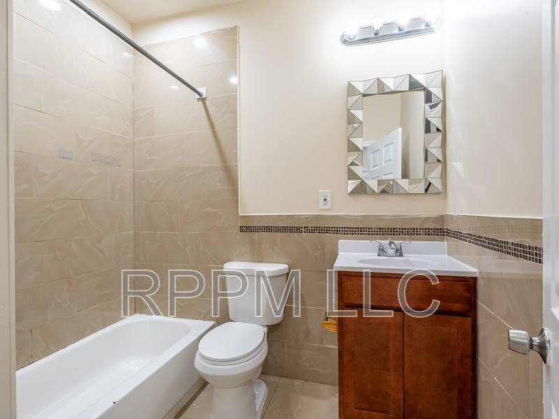 Apartment for rent at 467 Hawthorne Ave #2, Newark, NJ 07112