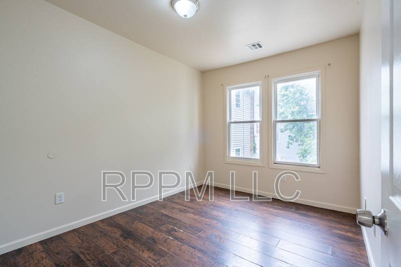 Apartment for rent at 467 Hawthorne Ave #2, Newark, NJ 07112