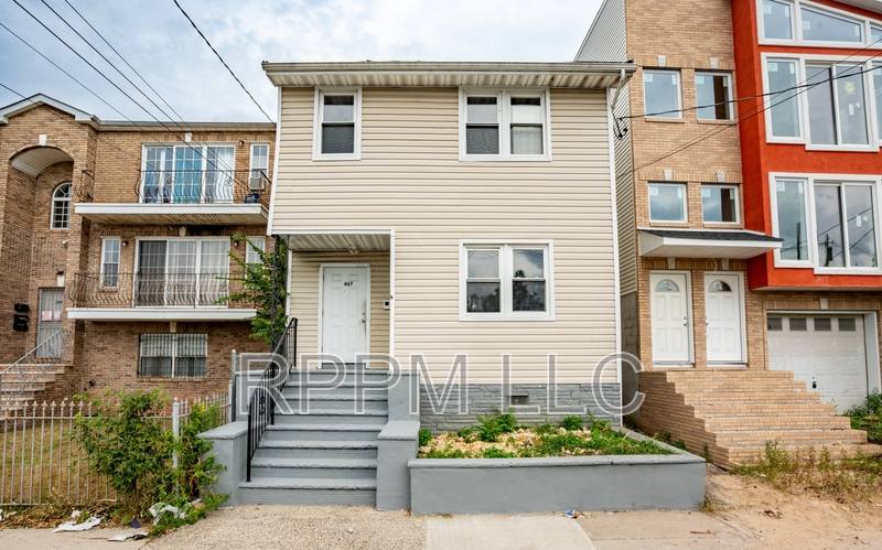 Apartment for rent at 467 Hawthorne Ave #2, Newark, NJ 07112