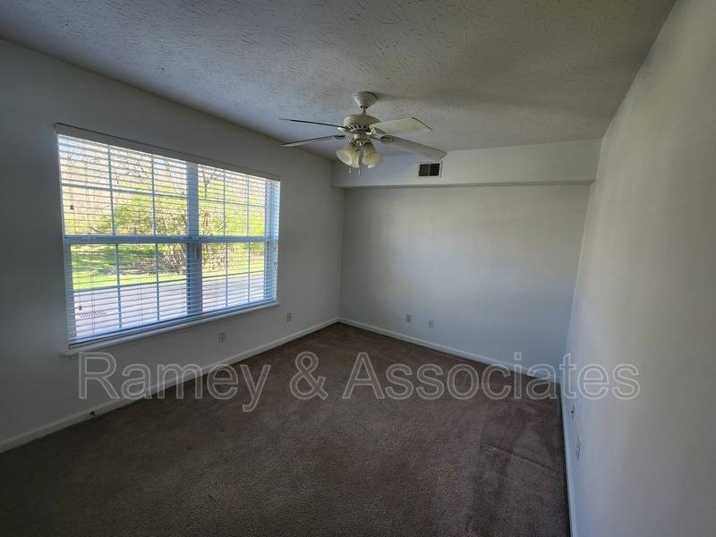 Townhouse for rent at 10828 Glenway Place, Louisville, KY 40291