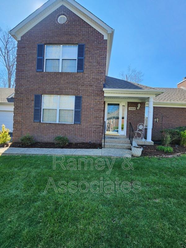 Townhouse for rent at 10828 Glenway Place, Louisville, KY 40291