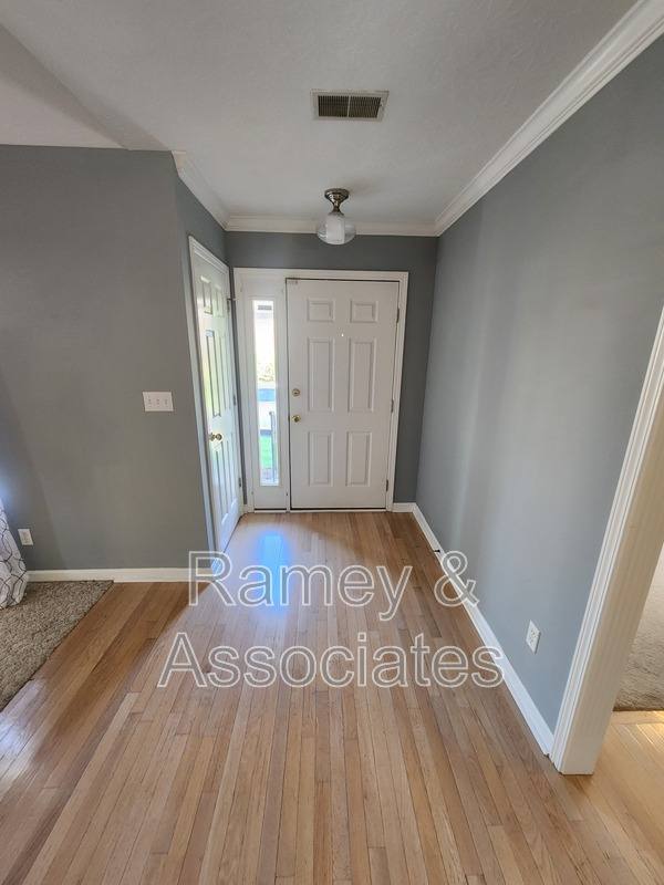 Townhouse for rent at 10828 Glenway Place, Louisville, KY 40291