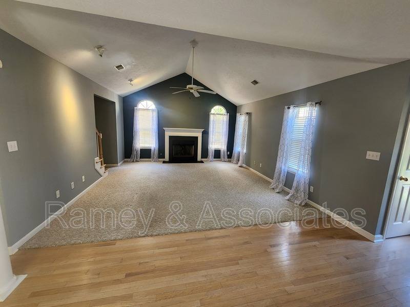 Townhouse for rent at 10828 Glenway Place, Louisville, KY 40291