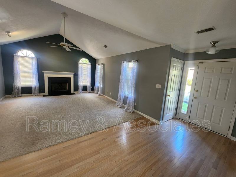 Townhouse for rent at 10828 Glenway Place, Louisville, KY 40291