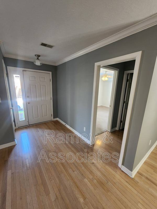 Townhouse for rent at 10828 Glenway Place, Louisville, KY 40291
