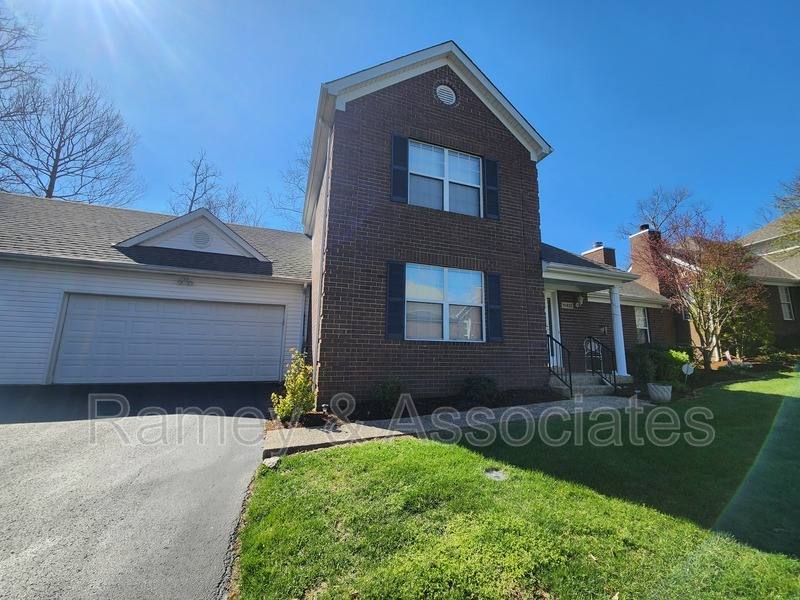 Townhouse for rent at 10828 Glenway Place, Louisville, KY 40291