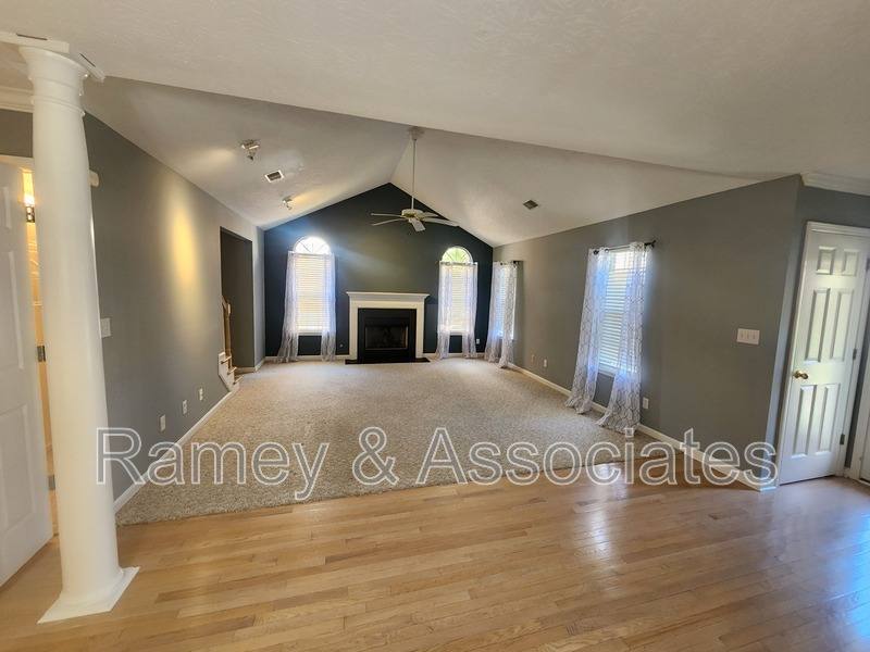 Townhouse for rent at 10828 Glenway Place, Louisville, KY 40291