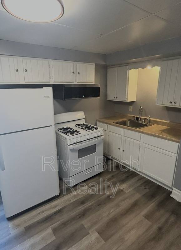 Apartment for rent at 417 E Cook St #B, Springfield, IL 62703