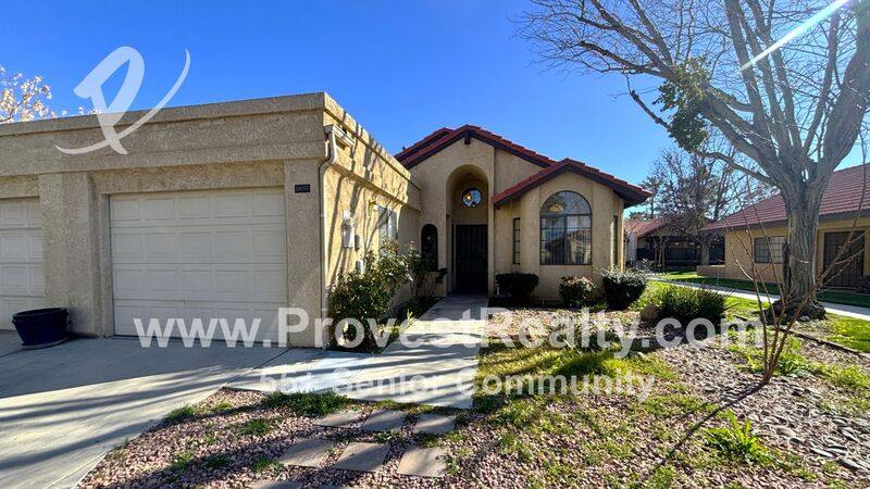 House for rent at 19053 Elm Dr, Apple Valley, CA 92308