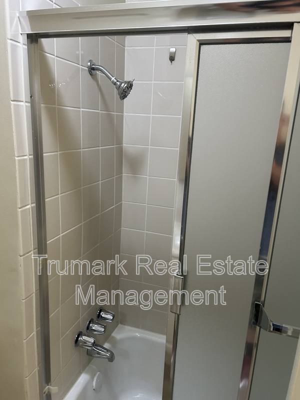 Apartment for rent at 1451 E Broadway #B, Glendale, CA 91205