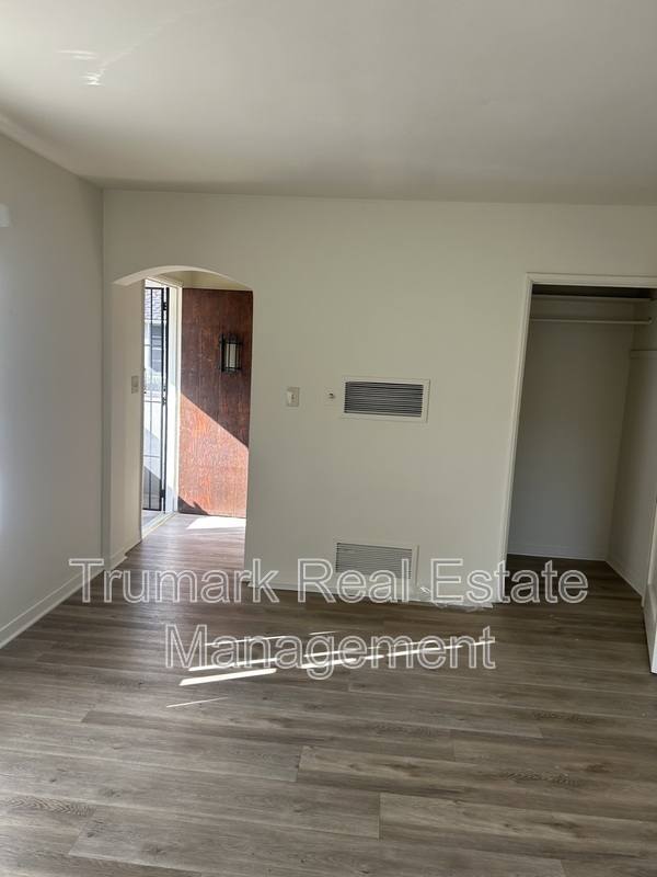 Apartment for rent at 1451 E Broadway #B, Glendale, CA 91205