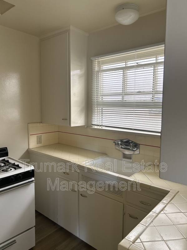 Apartment for rent at 1451 E Broadway #B, Glendale, CA 91205