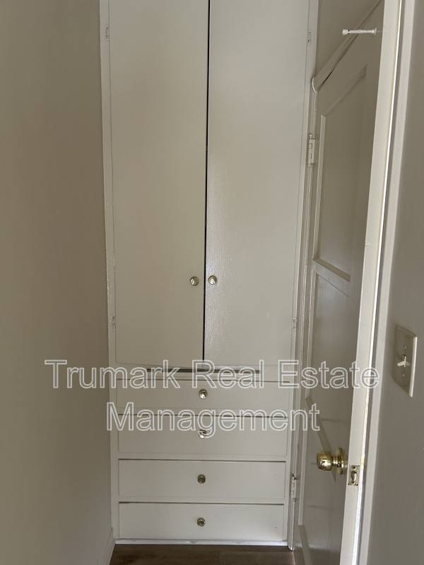 Apartment for rent at 1451 E Broadway #B, Glendale, CA 91205