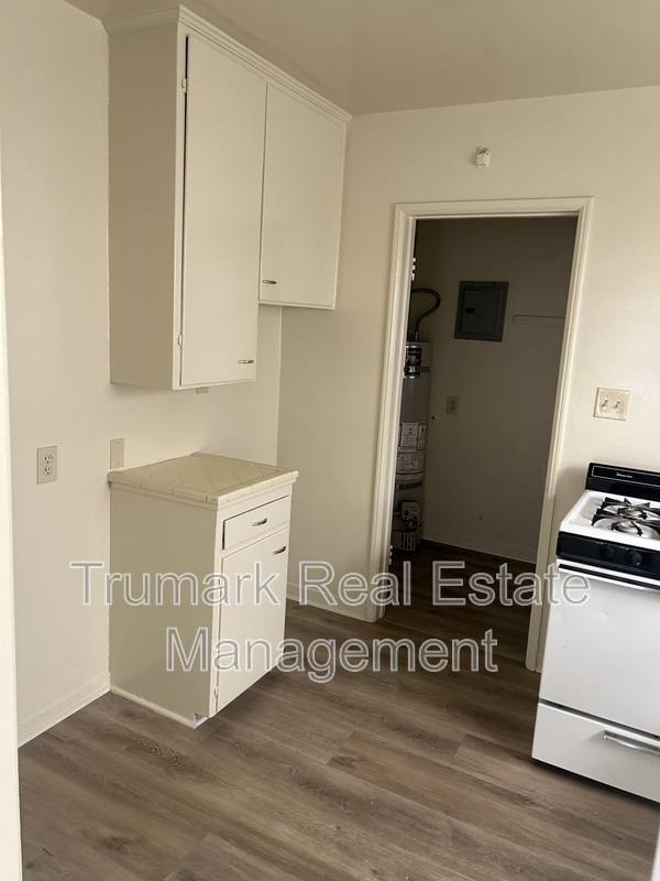 Apartment for rent at 1451 E Broadway #B, Glendale, CA 91205