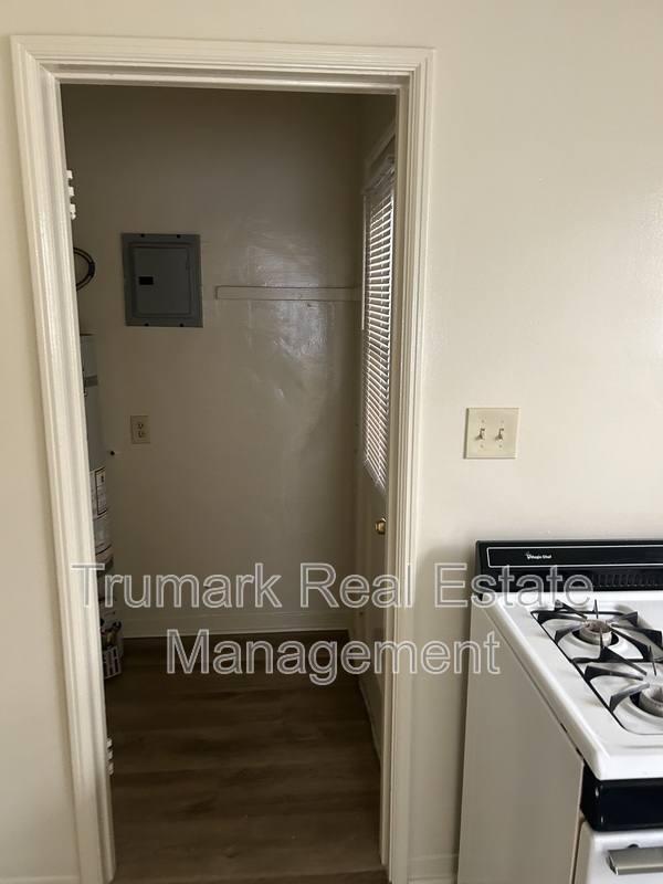 Apartment for rent at 1451 E Broadway #B, Glendale, CA 91205